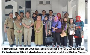 Tim verifikasi KBH berpose bersama Kadinkes Sleman, Camat Mlati, Ka.Puskesmas Mlati 2 dan beberapa pejabat struktural Dinkes Sleman