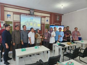 Foto bersama rombongan Komisi D DPRD Kabupaten Pati dengan dr. Khamidah Yuliati, M.M.R., Kepala Bidang Pengendalian Penyakit dan Penyehatan Lingkungan Dinkes Sleman, beserta jajaran. (Foto: Dok. Dinkes Sleman)