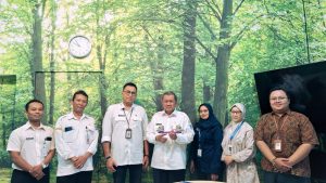 Foto bersama lintas sektor dalam rapat koordinasi penanganan clubfoot (CTEV) di Dinas Kesehatan Kabupaten Sleman pada Rabu (14/01/2026).